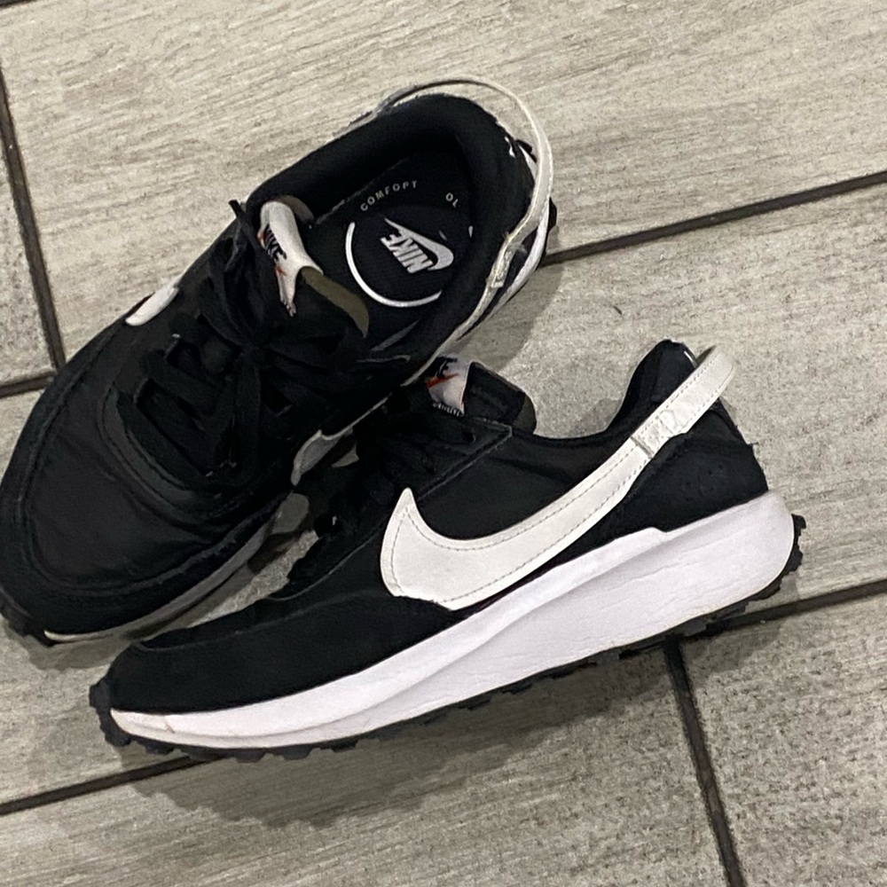 Nike Waffle Debut Athletic Shoes size 6
